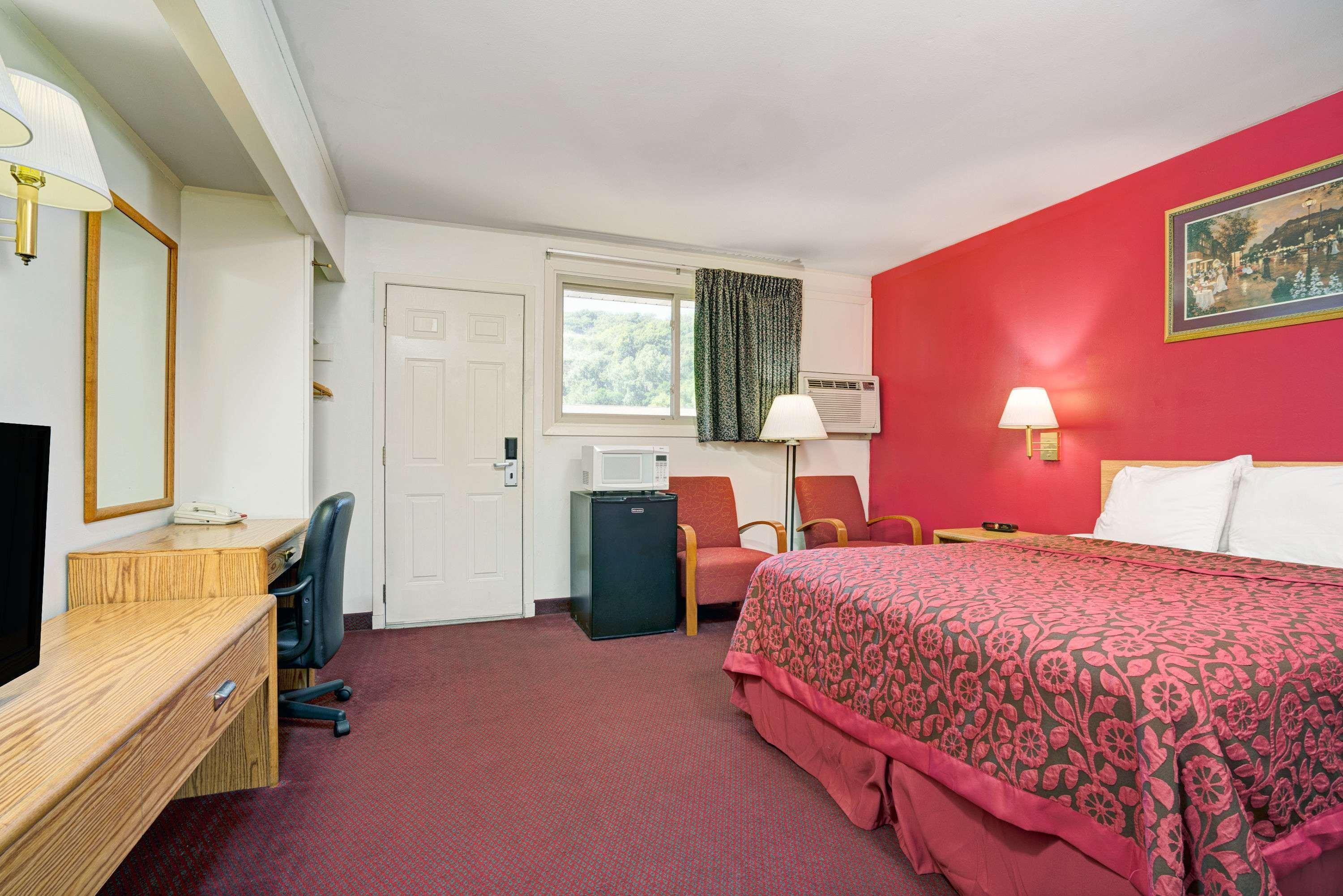 Travelodge By Wyndham Red Wing Exterior photo